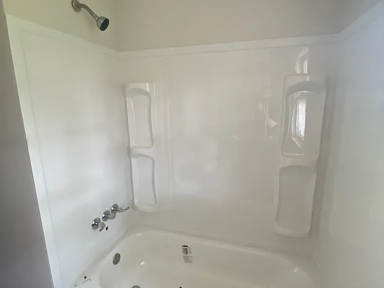 406 Chester Ave — Photo 3