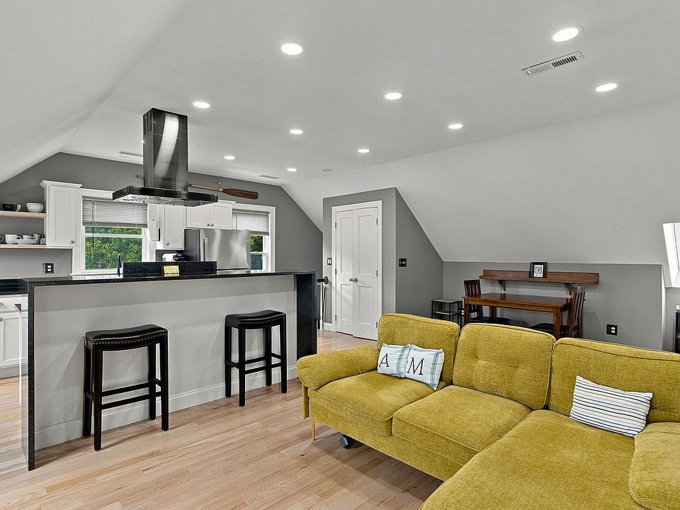 1st image of 341 High St #3
