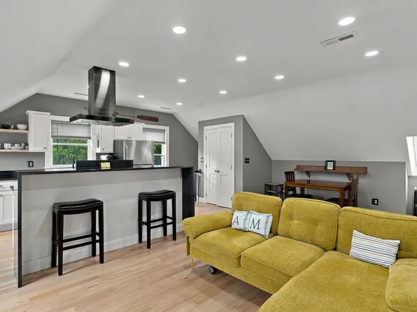 341 High St #3, Newburyport, MA 01950