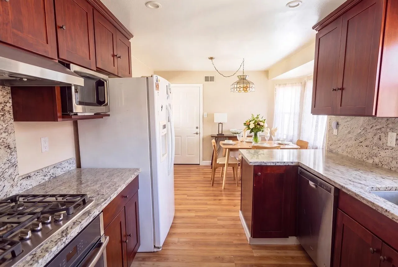 3 bed, 1592 sqft, $5,200 — Photo 4