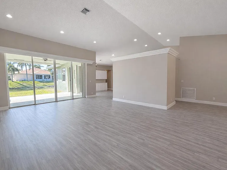 1168 Hatteras Cir — Photo 14