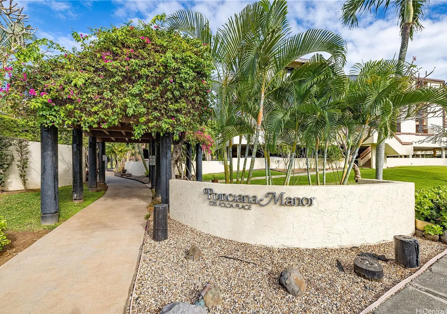 2 bedroom, 2 bathroom, 2 parking unit at Poinciana Manor in Kailua Town — Photo 2