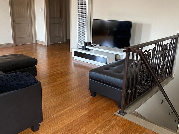 2nd image of 1460 W 36th Pl #2