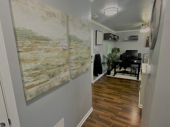4th image of 800 E 191st Pl APT 411