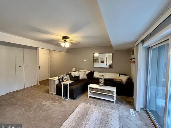 3rd image of 210 Crocker Dr Unit B