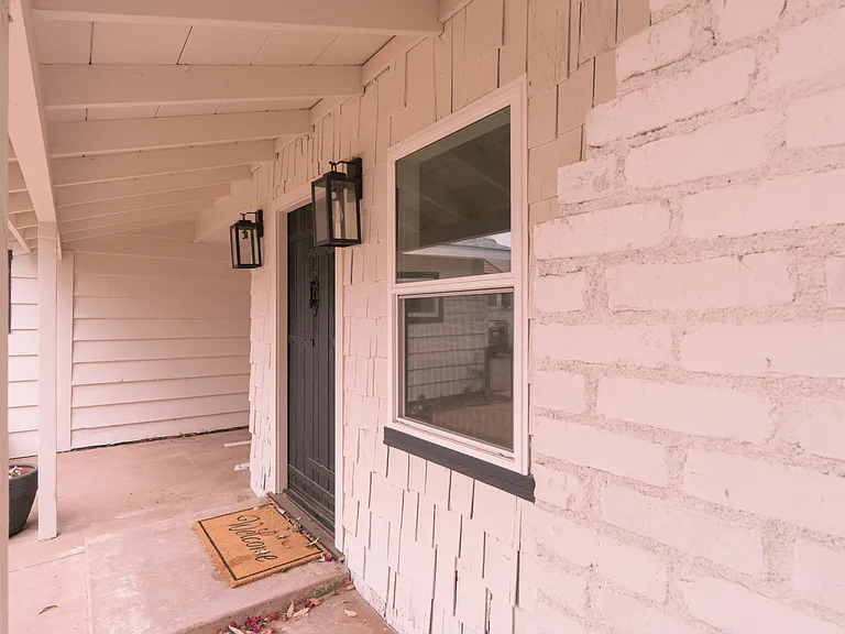 440 Saxony Rd — Photo 4