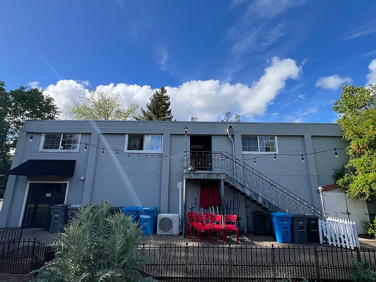 225 N Cloverdale Blvd #3 — Photo 13