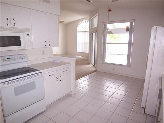 4th image of 321 Las Olas Dr