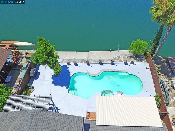 3rd image of 46 E Lake Dr