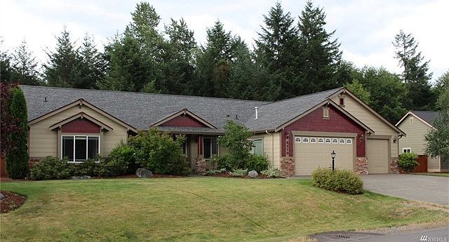 Attractive rambler with large fenced rear yard in the popular Summerwood neighborhood within walking distance to the Western Chehalis Trail.