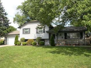 557 Covered Bridge Rd, Greenwood, IN 46142