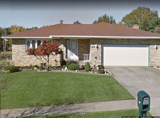 1001 Aspenwood Dr, Seven Hills, OH 44131