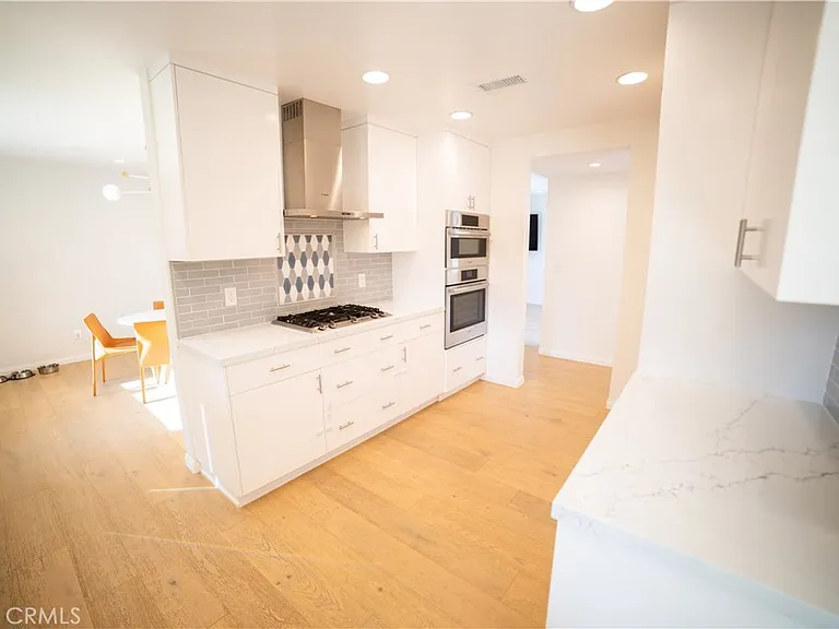 4935 Ocean View Blvd — Photo 7