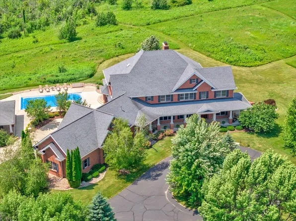 7876 Autumn Pond Trl, Middleton, WI 53562