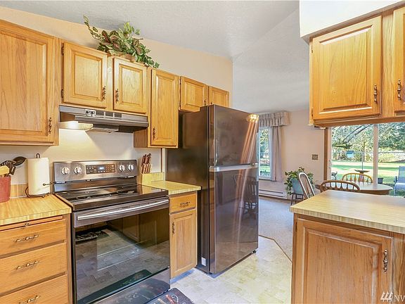 4th image of 8405 55th Ave NE APT 12
