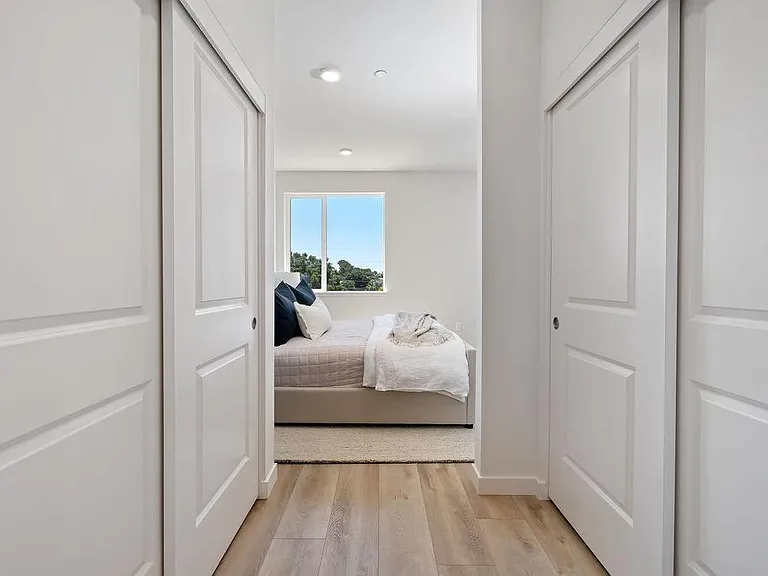 2475 Victoria Ave #305 — Photo 13