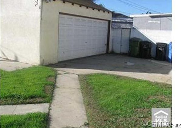 2nd image of 918 E 109th St