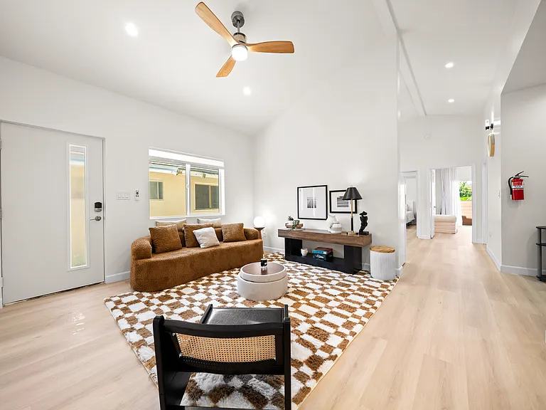 1316 S Raleo Ave — Photo 19