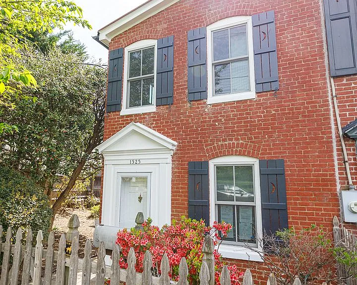 1525 Elliot Pl NW — Photo 1