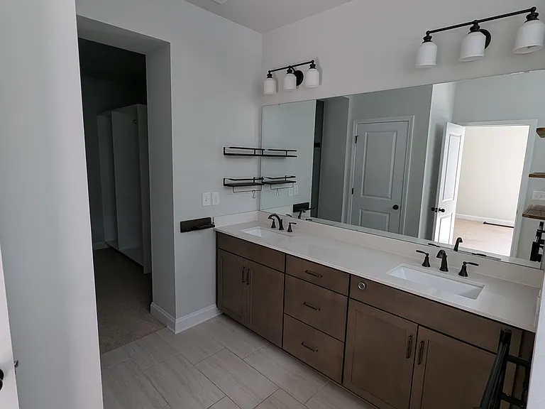2561 Barry St — Photo 7
