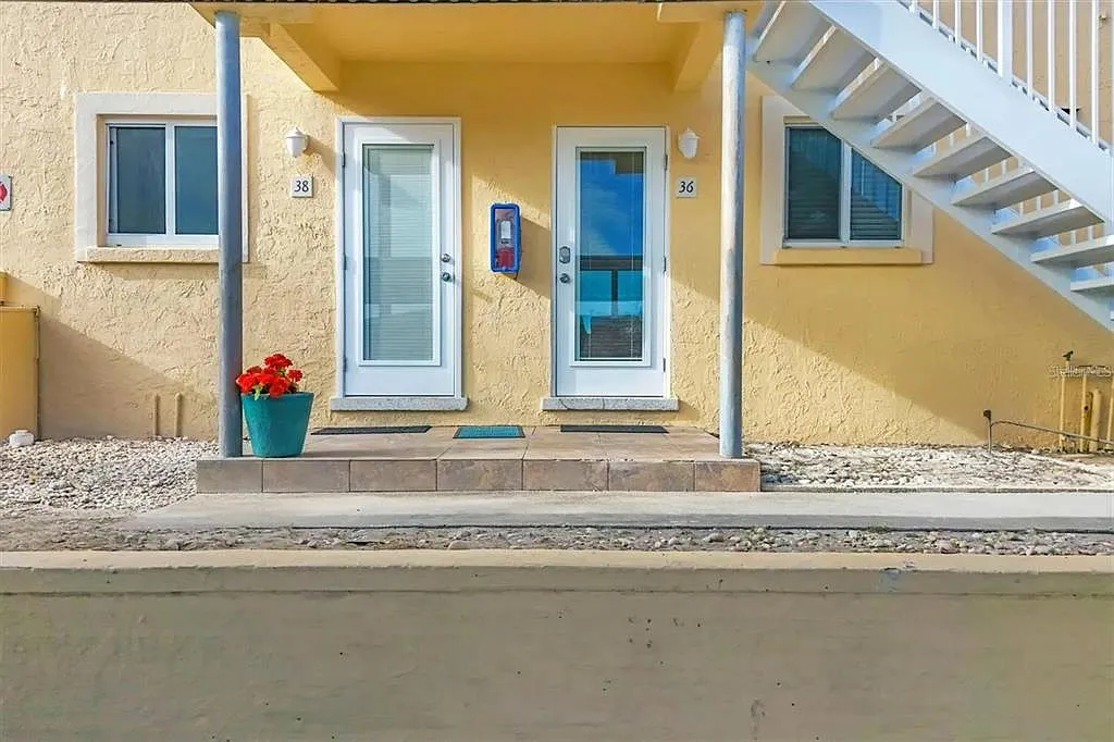 2 bed, 2.0 bath, 1008 sqft, $17,000 — Photo 3