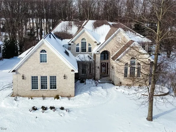18536 Martins Ln, Strongsville, OH 44149
