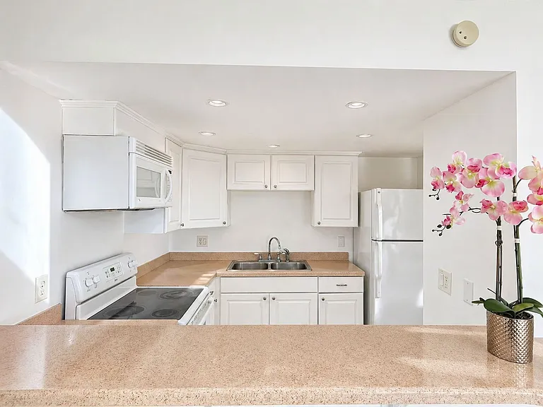 5820 N Church Ave #112 — Photo 3