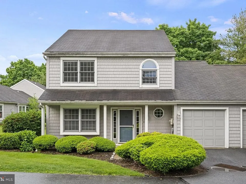 262 Crescent Dr