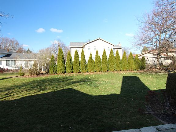 5th image of 701 Watford Dr