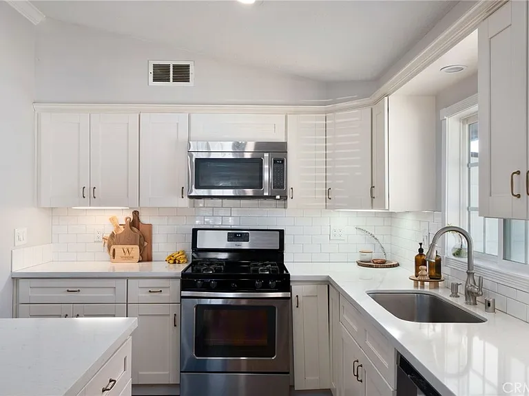 2273 Columbia Dr — Photo 17