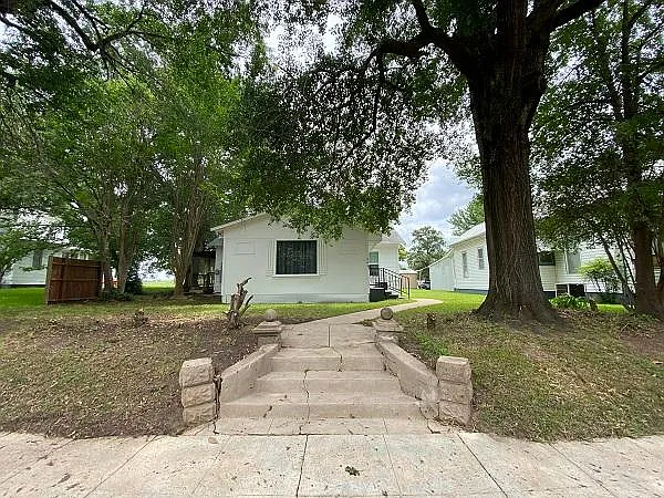 604 N Bolivar St