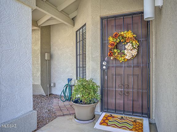 3rd image of 1212 W Desert Greens Way