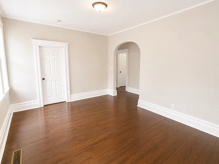214-218 W Market St #2 — Photo 9