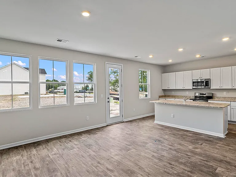 141 Cypress Hollow Dr — Photo 3