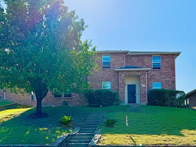 2732 Ingram Cir — Photo 1