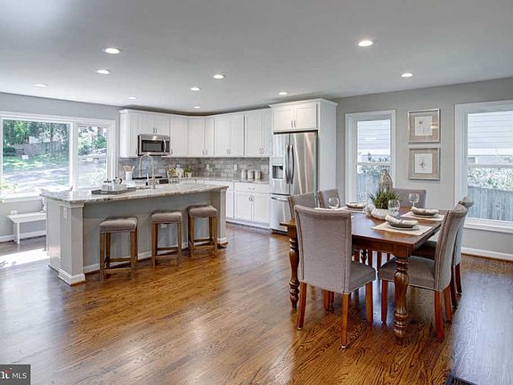 4th image of 9722 Saint Andrews Dr