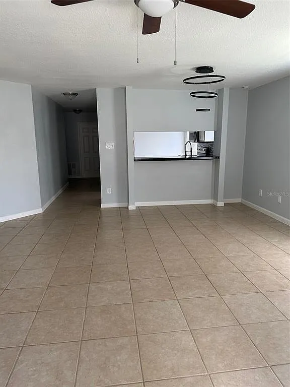 3 bed, 2.0 bath, 1410 sqft, $2,000 — Photo 4