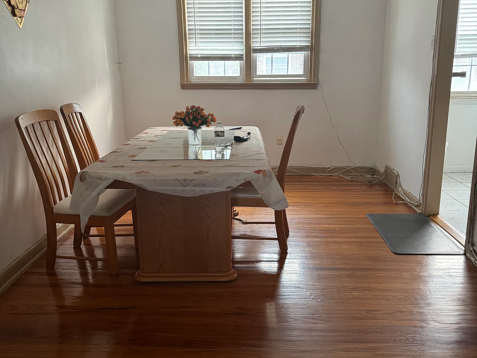 3 bed, 1.5 bath, 1272 sqft, $1,600 — Photo 4