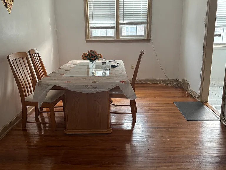 2126 Glenview St — Photo 3