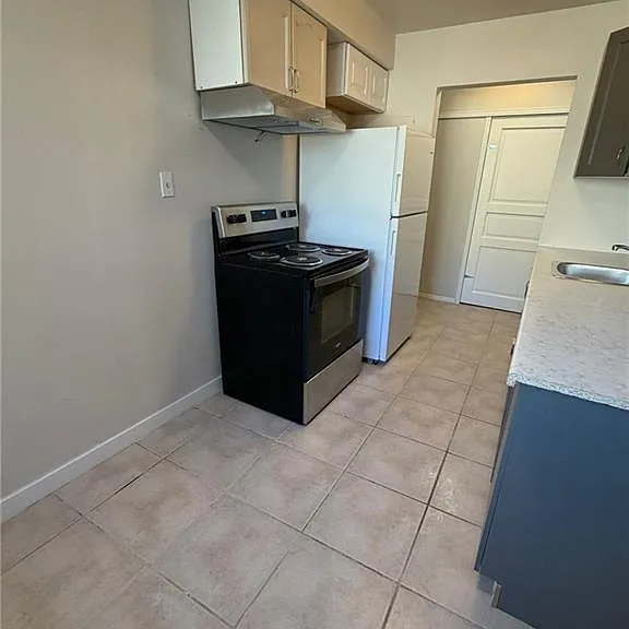 449 Hazel St #7 — Photo 4