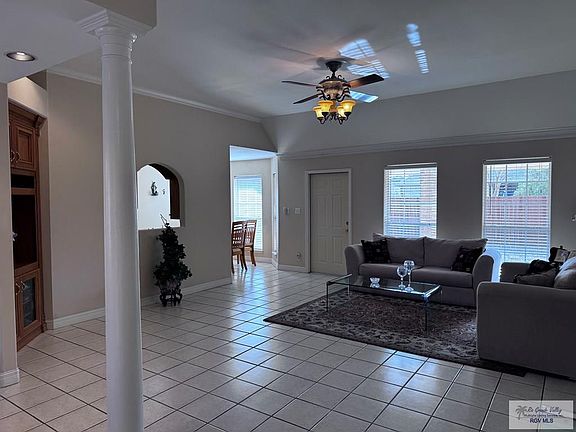 3rd image of 2034 Toluca Dr