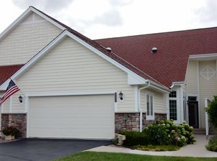 4041 S Fohr Dr, New Berlin, WI 53151