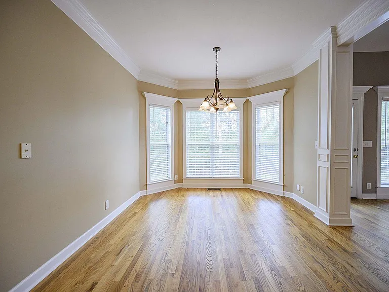 2256 Westwood Dr — Photo 9