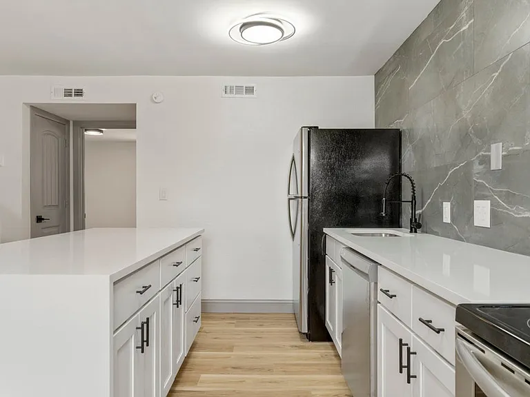 ONYX at 37th — Photo 5