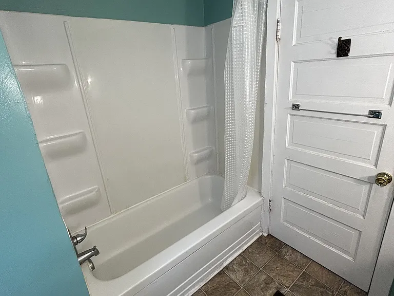 3 bed, 1.0 bath, $1,700 — Photo 13