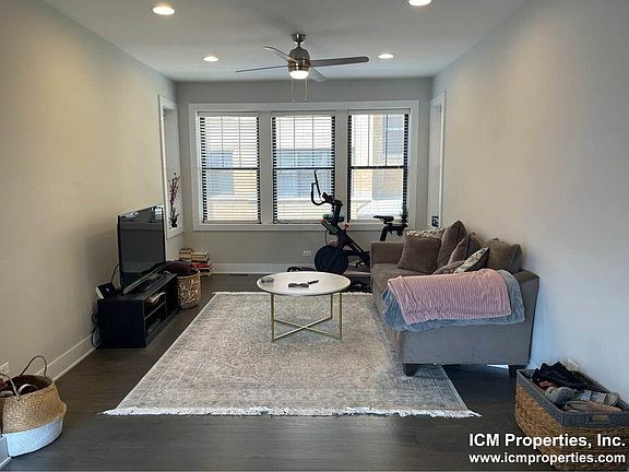 3rd image of 2618 N Rockwell St #1M