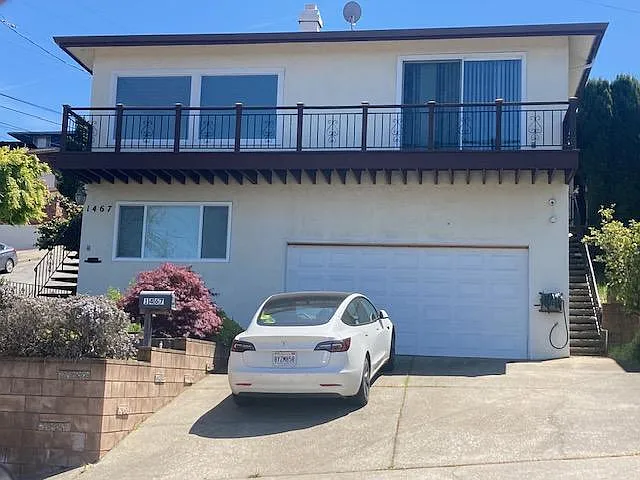 1467 Sandelin Ave photo 1