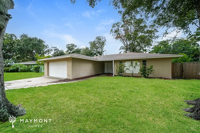 928 Parkwood Dr — Photo 2