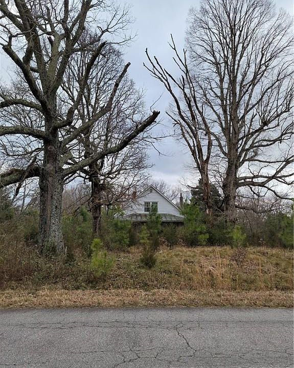 2nd image of 1710 Indian Oak Rd