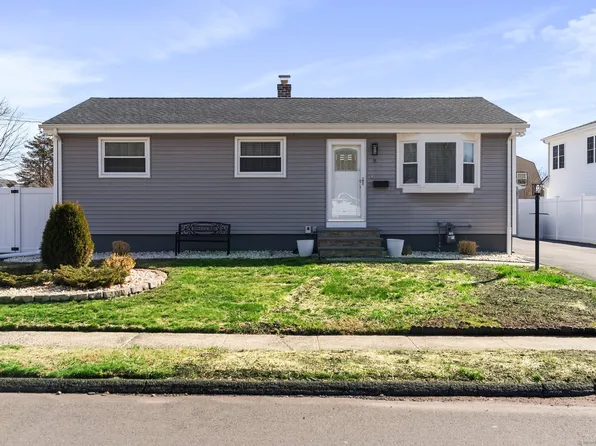 8 Hemingway Street, Plainville, CT 06062